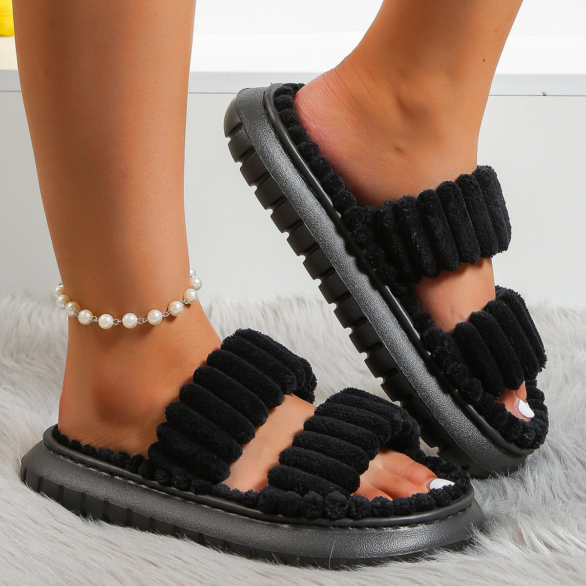 Fashionable Women's Slippers. Raee-Industries.