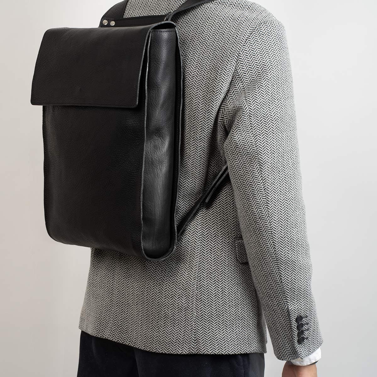 Leather laptop backpack - The Minimalist (Camel)