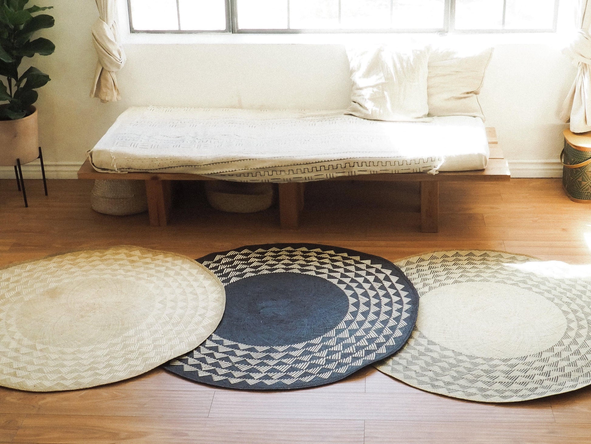 Black Triangle Mat | 4' Round | Natural Base - Raee-Industries