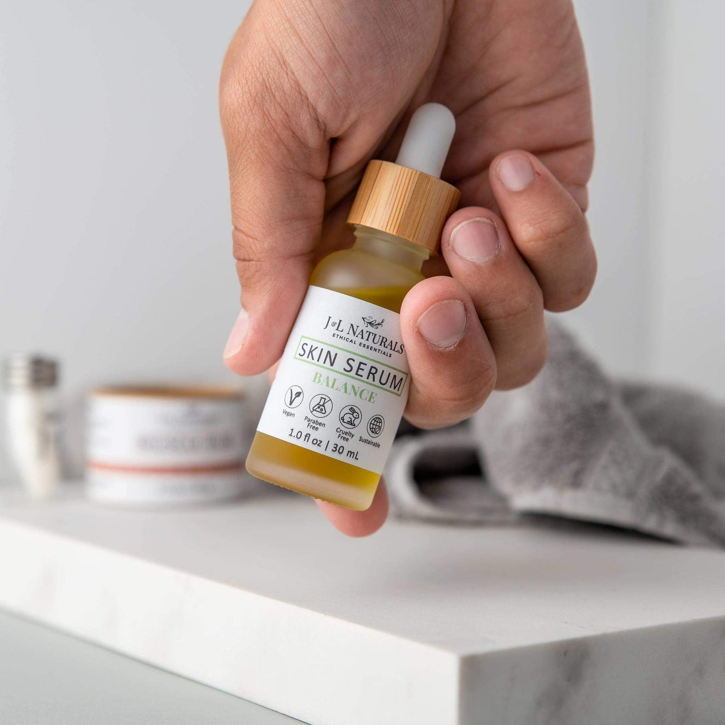 Body oils are a luxurious and therapeutic way to pamper your skin, reducing dryness, inflammation and providing a relaxing sensory experience-Raee Industries