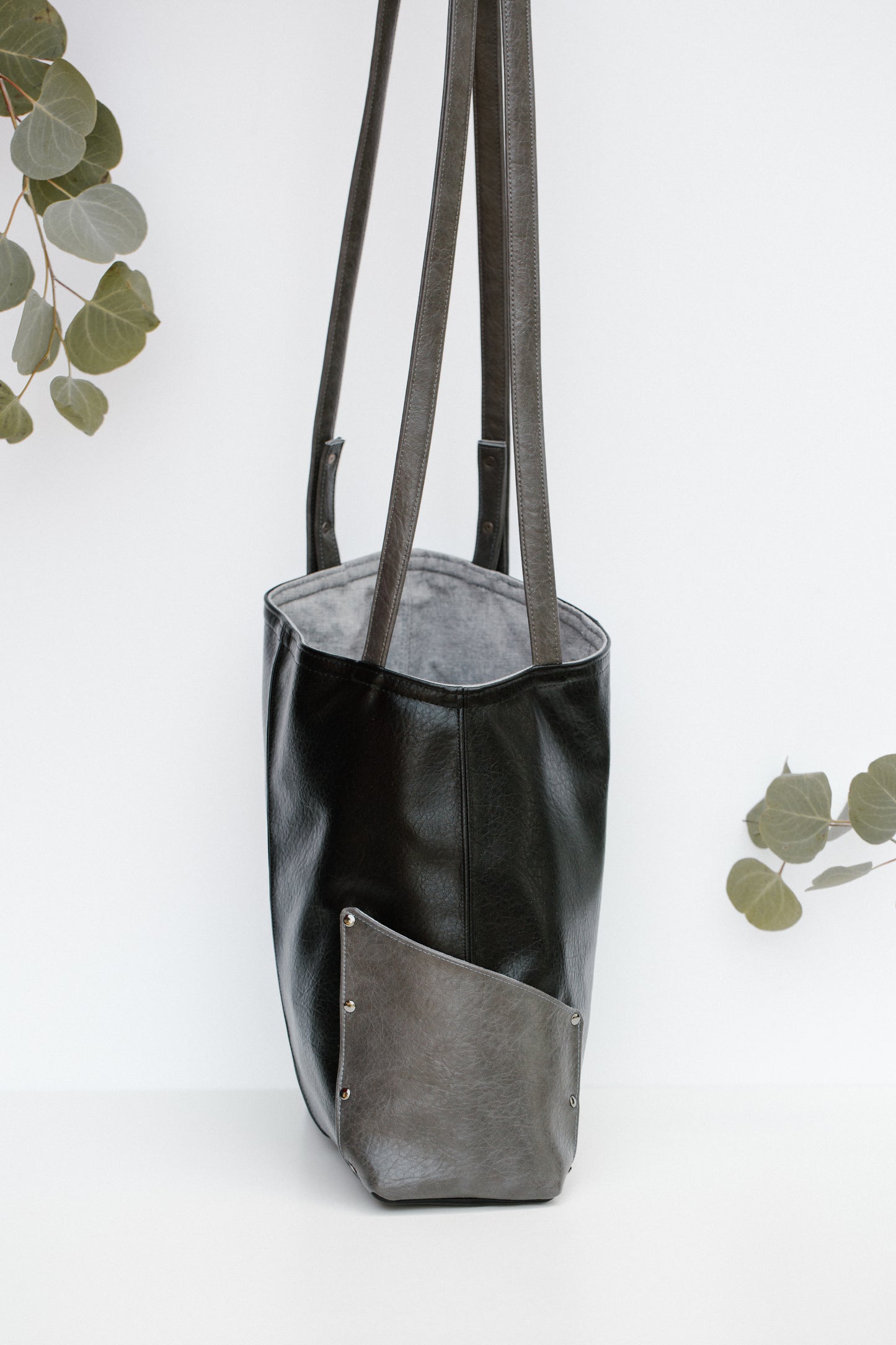 OVERCOMER tote bag | ONYX