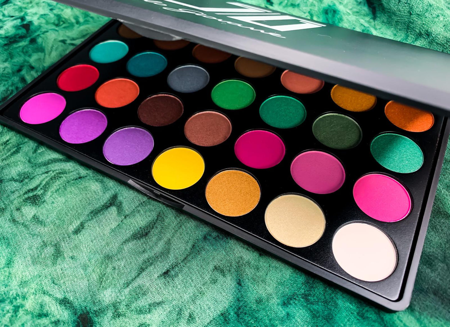 Amazona High Pigment Eyeshadow Palette